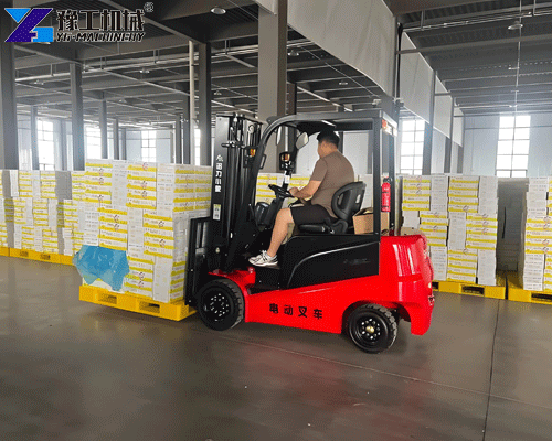 Indoor and outdoor usage of 3 ton electric forklift in logistics yard
