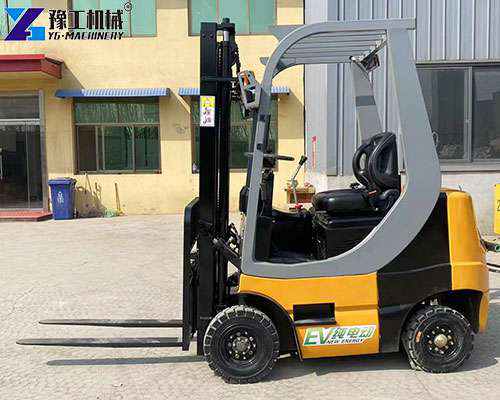 forklift use in warehouse