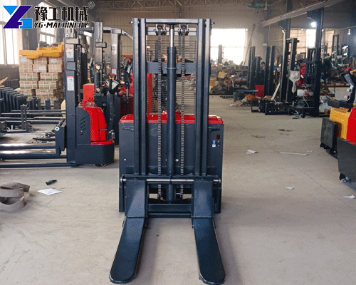 stacker lifting pallet