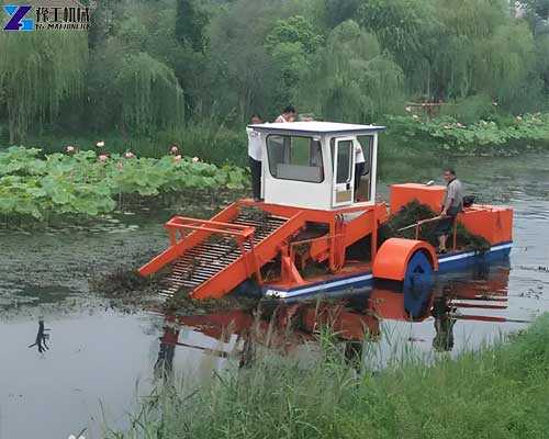 lake sludge removal machine