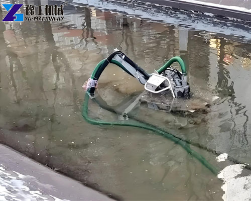 sludge removal robot working in confined waterway